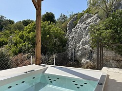 Jacuzzi and rocks Dío