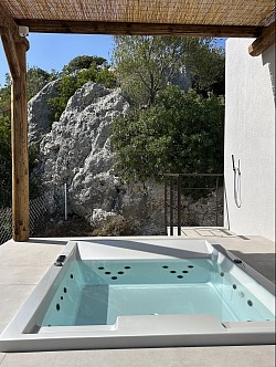 Jacuzzi and rocks Dío